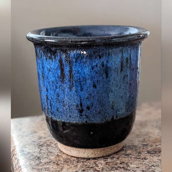 Artisan hand made pottery mug - Picture 3 of 7